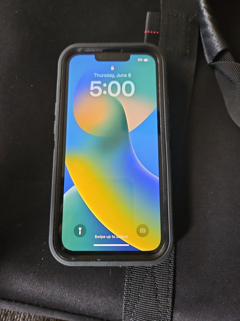 iPhone 13 + Otterbox Case