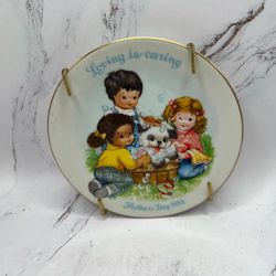 Vintage Avon Mother's Day Porcelain Plate Loving Is Caring 1989 NWOB