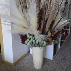 Beautiful White Vase And Flowers 