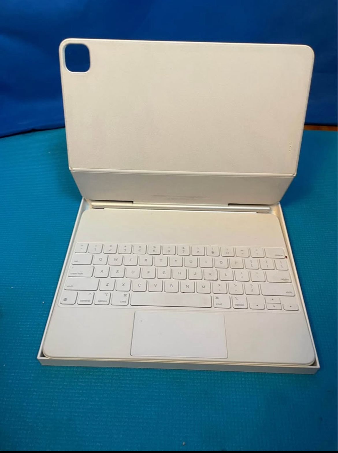 Apple Magic Keyboard For iPad - White (good Condition) 