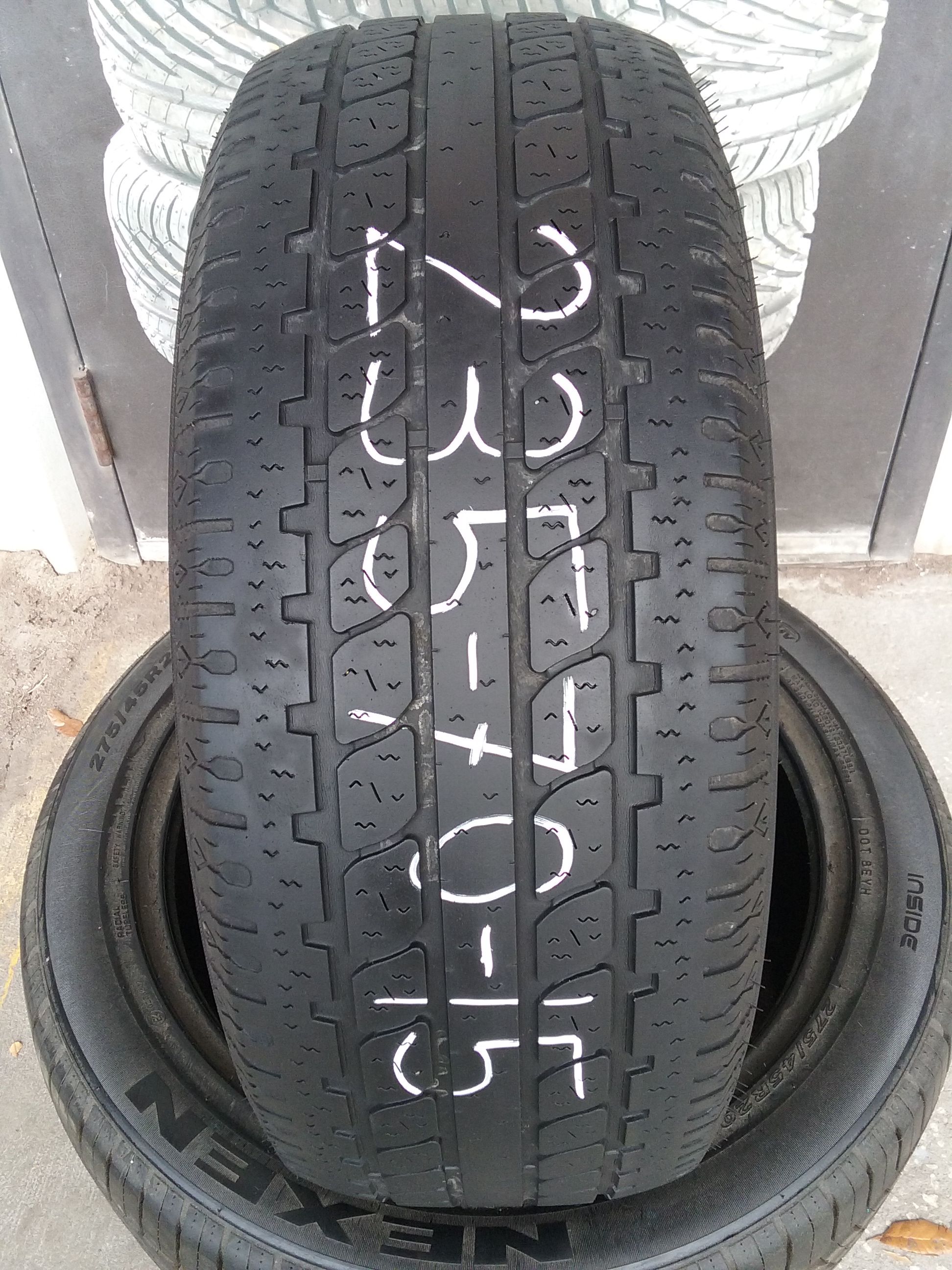 One used 235 70 15 Definity tire