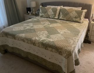 King Size Bed With Headboard & Mattress
