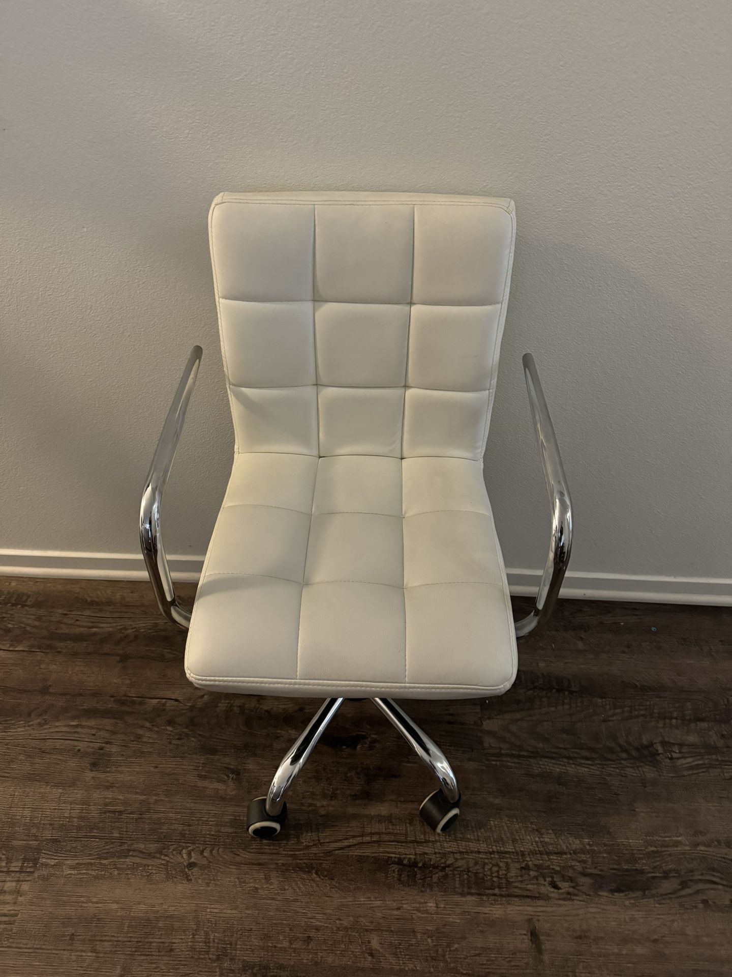 Rolling Office Chair In Good Condition