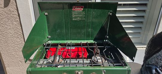 Vintage Coleman 413G Two Burner Camping Stove