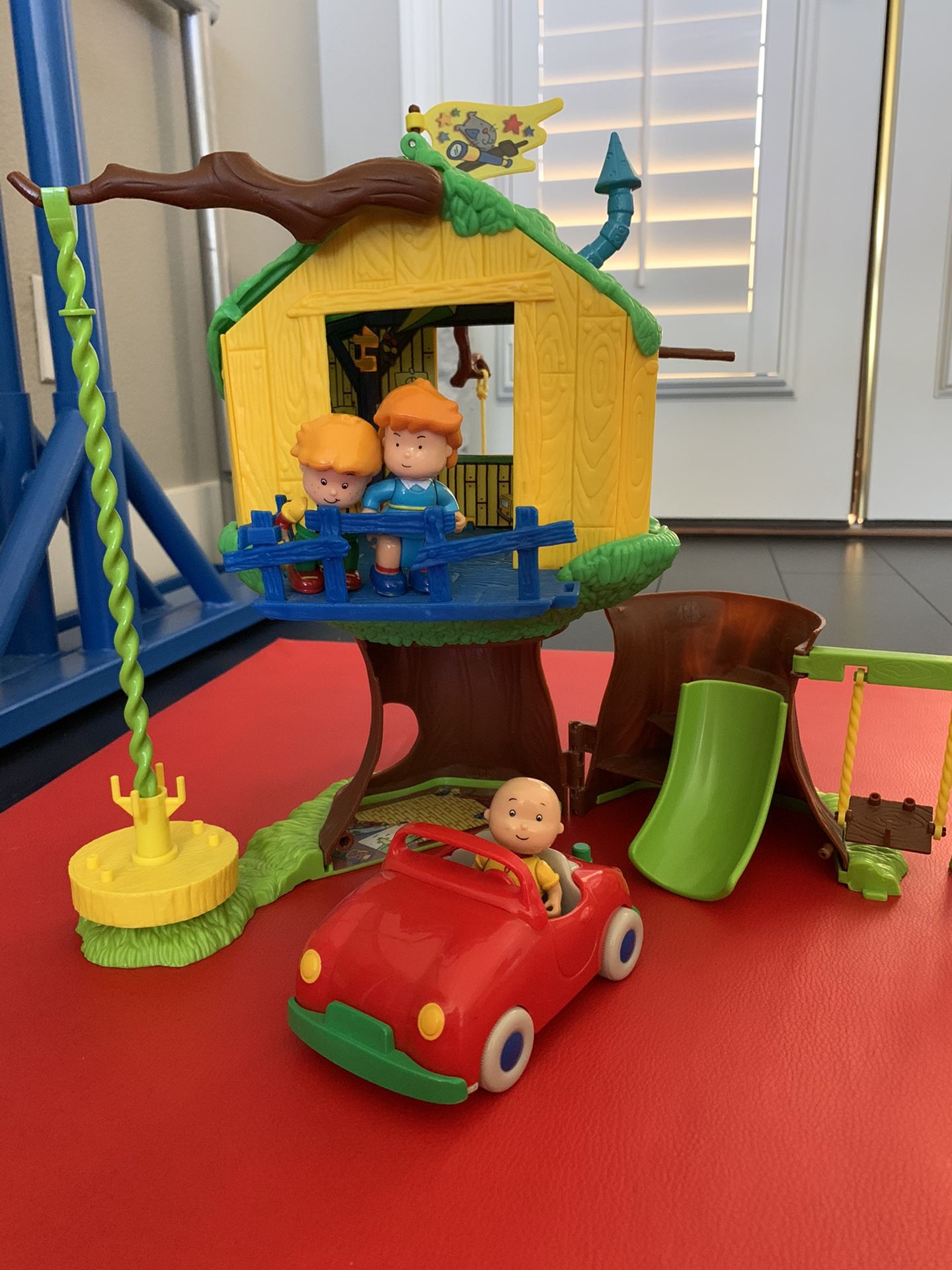 Caillou treehouse and car