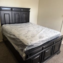 Queen size Bedroom Set (mattress not included )