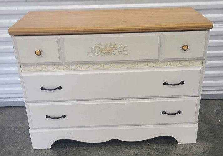 White Country Wood Dresser