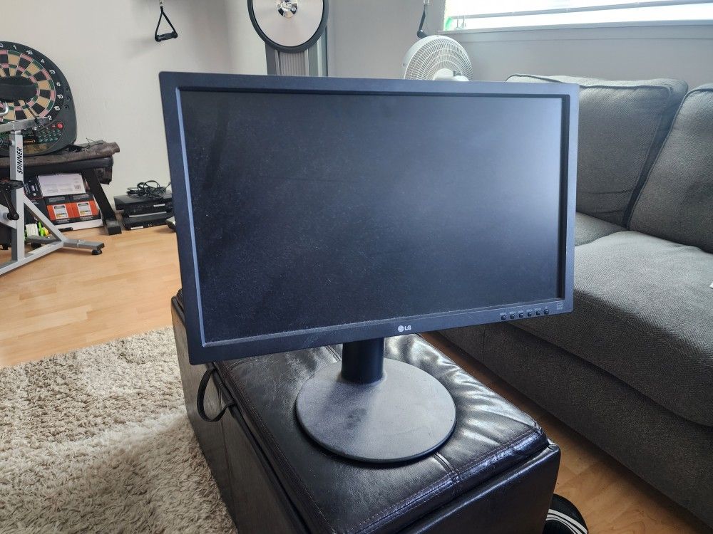 LG 24in Monitor - Rotating 10bucks