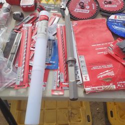 Makita D-21353 20-1/2" Bull Point, 1-
1/8"Hех
Hara Center 