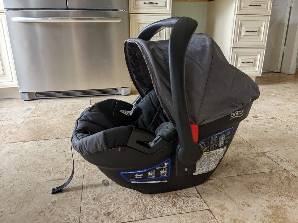 Britax B Safe Infant Car Seat - Barely Used