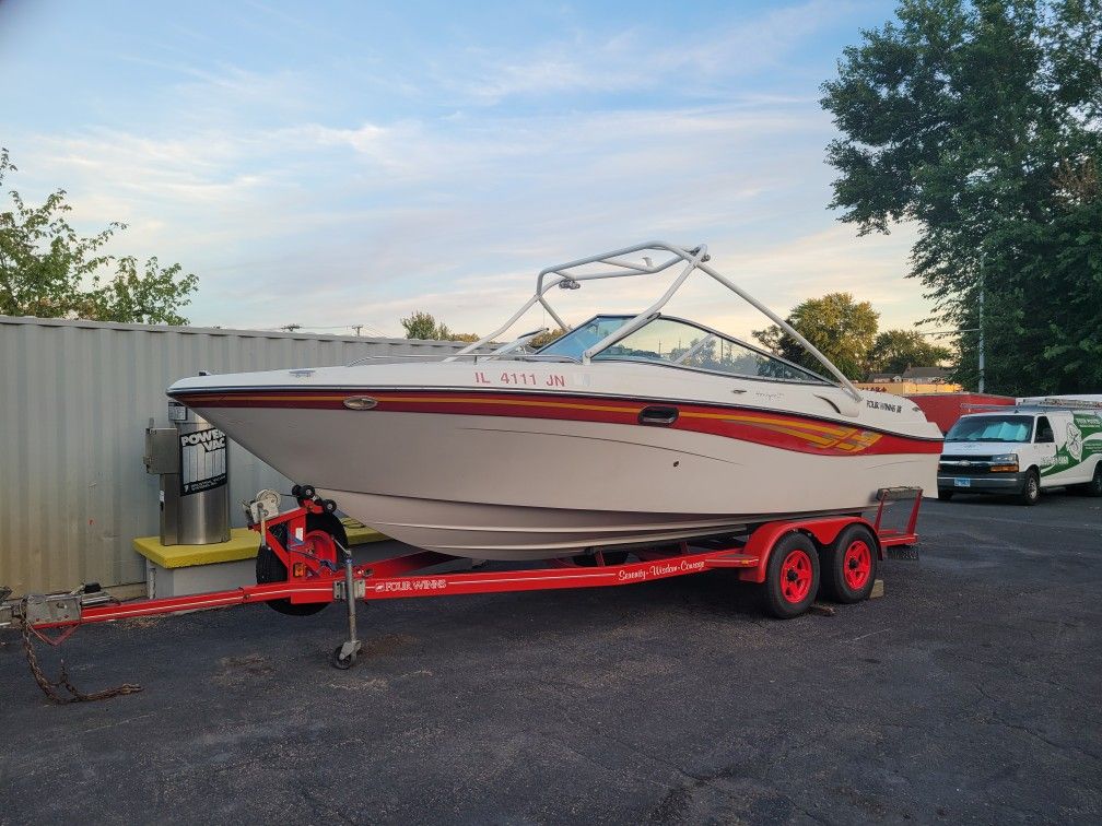 2001 Four Winns Horizon 230