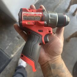 Milwaukee HammerDrill M12 