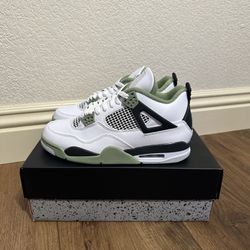 Air Jordan 4 Retro Seafoam Size - W9.5 & W6 