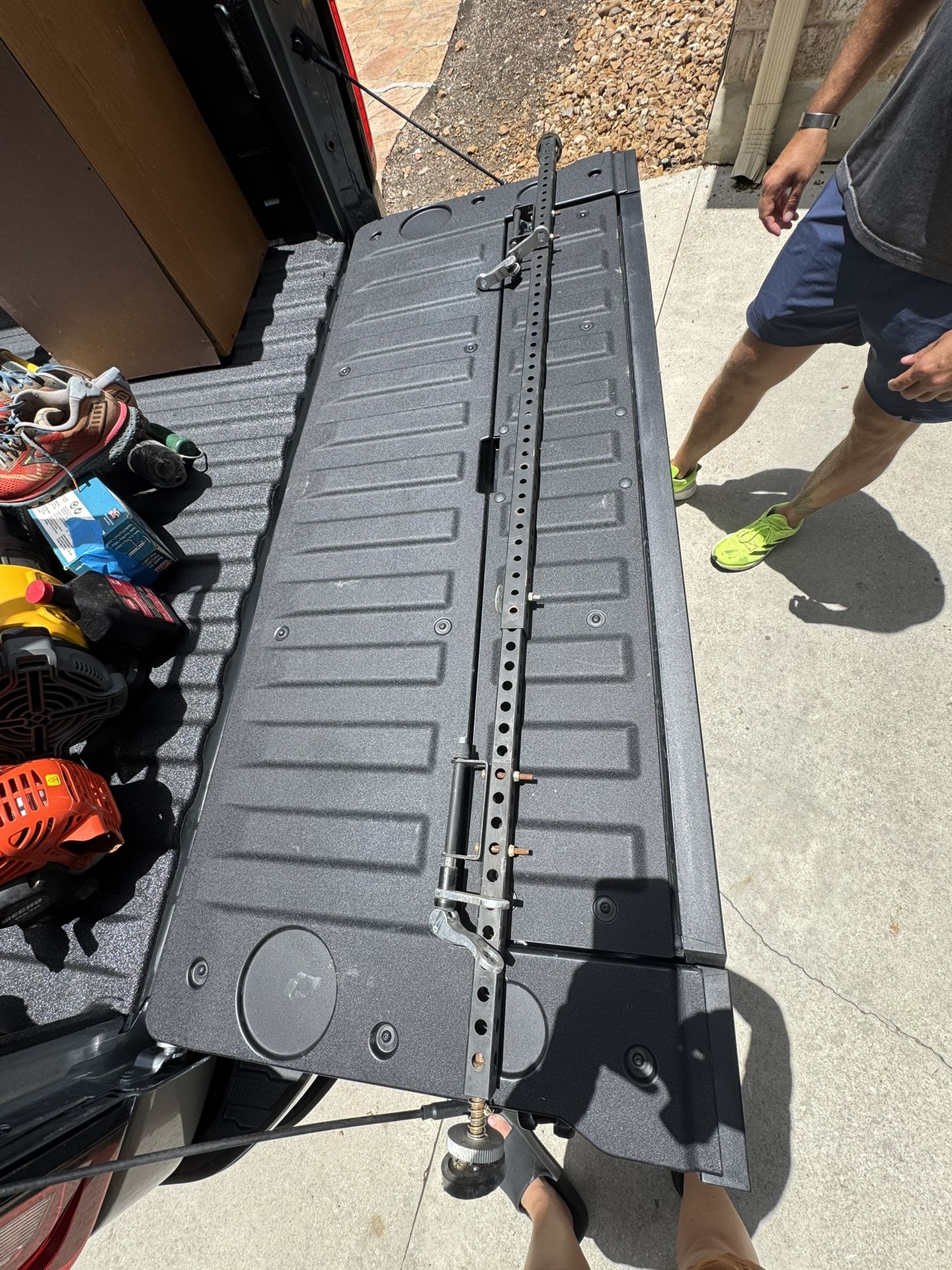 Delta truck bed bike Rack