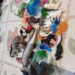 34pc  Lot Assorted Land and Water Animals