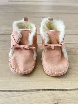 Old Navy Baby light pink suede gold fur booties 6-12 months