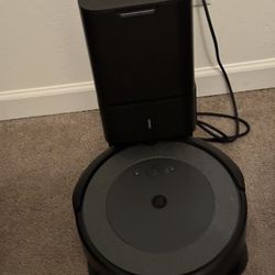 Roomba i3 Plus With Self Cleaning 