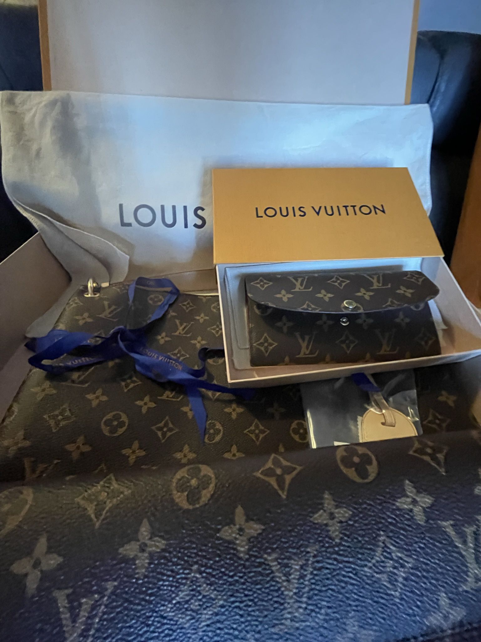 Louis Vuitton Damier Azur Canvas Hampstead PM hand bag purse for Sale in  Sacramento, CA - OfferUp