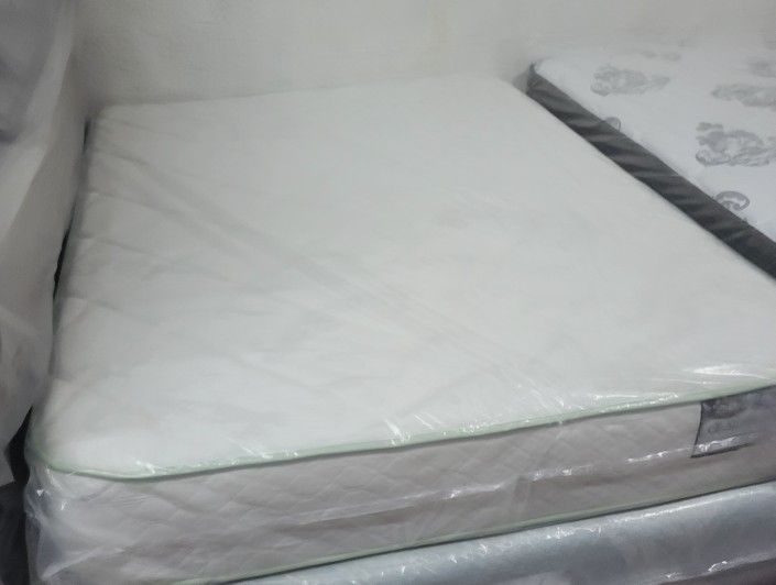 GREAT SALE QUEEN PLUSH MATTRESS WITH FREE BOX SPRING 