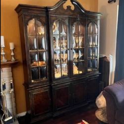 Drexel Heritage connoisseur China Cabinet Hutch