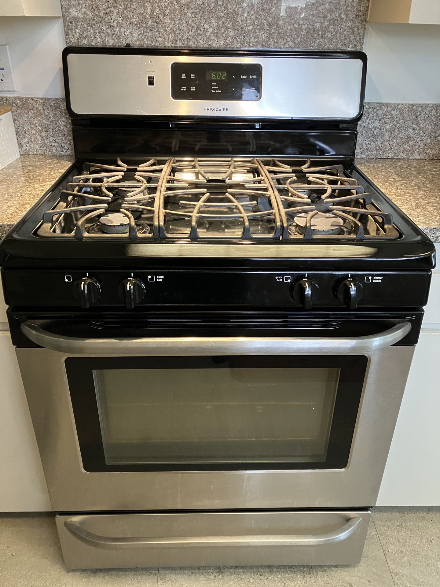 30” Frigidaire 4 Burner Gas Oven Range for Sale in Burbank, CA OfferUp