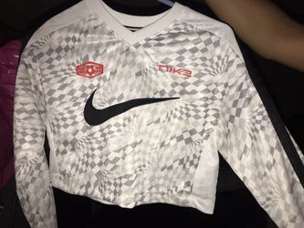 Nike crop top athletic wear ( size: xtra small )