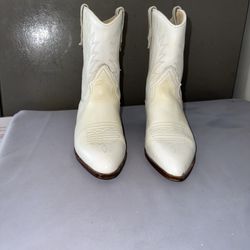Westies Vintage white leather Cowboy Boots with a western vibe Cream Women's Size 7.5