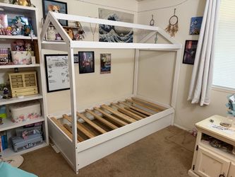 White Twin House Bed with Pull-Out Trundle