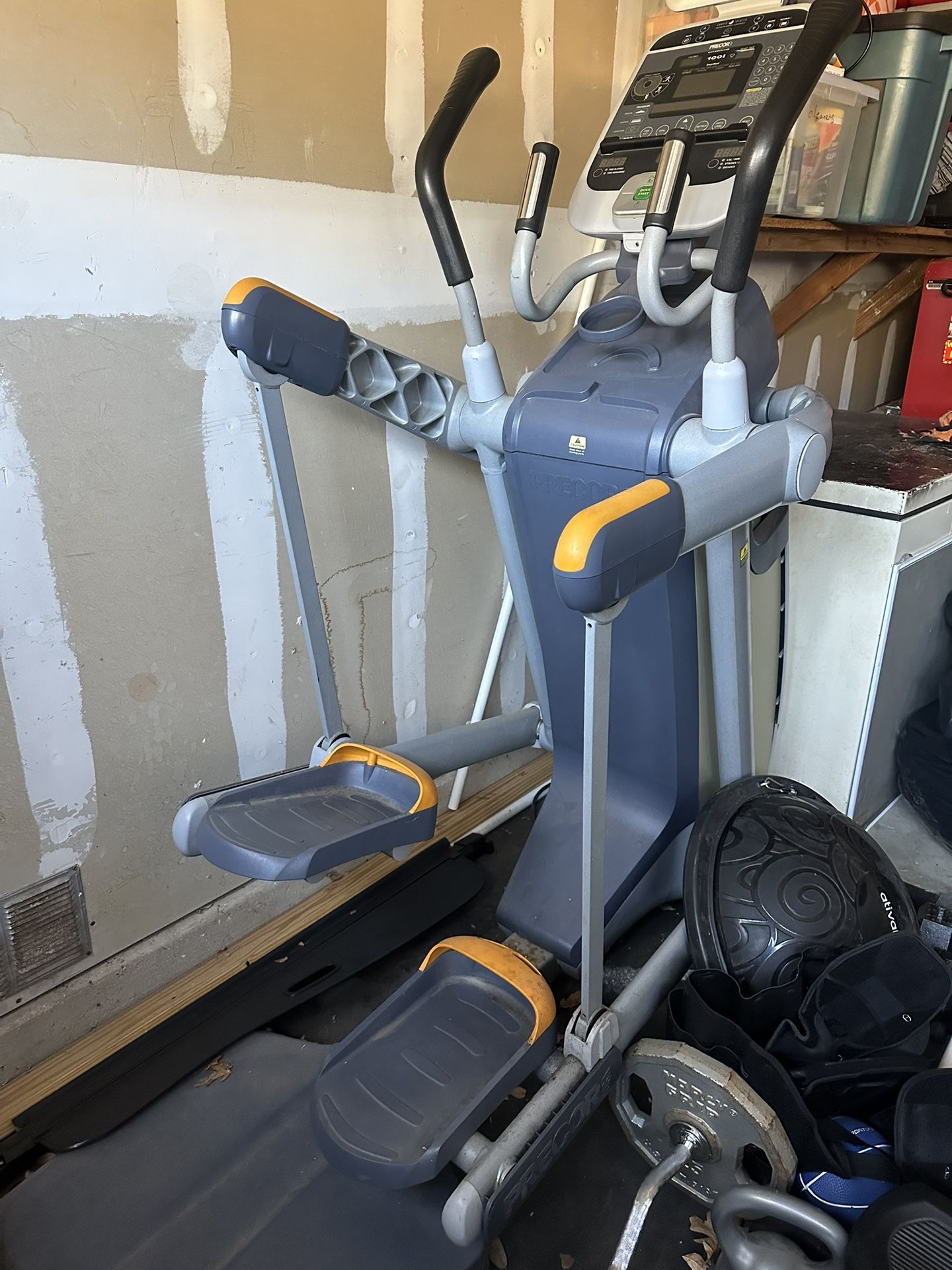 Precor elliptical AMT100i