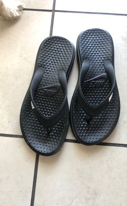 Nike flip flops size 9 brand new