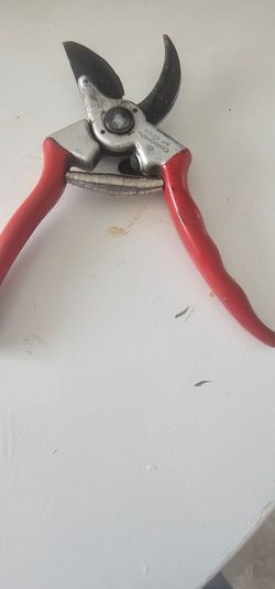 Landscape .Corona pruner model 6250.
