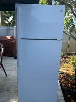 GE white fridge