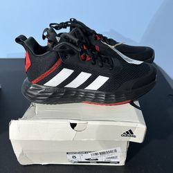 New Adidas Mens Own the Game Size 8