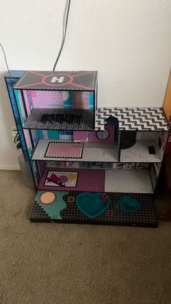 Used Doll house