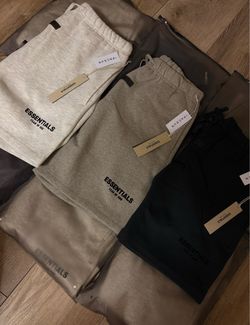 Essential shorts (20 EACH)