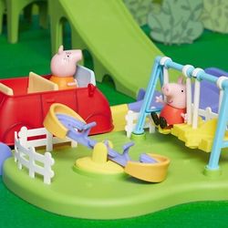 Peppa Pig All Around Peppa's Town Playset