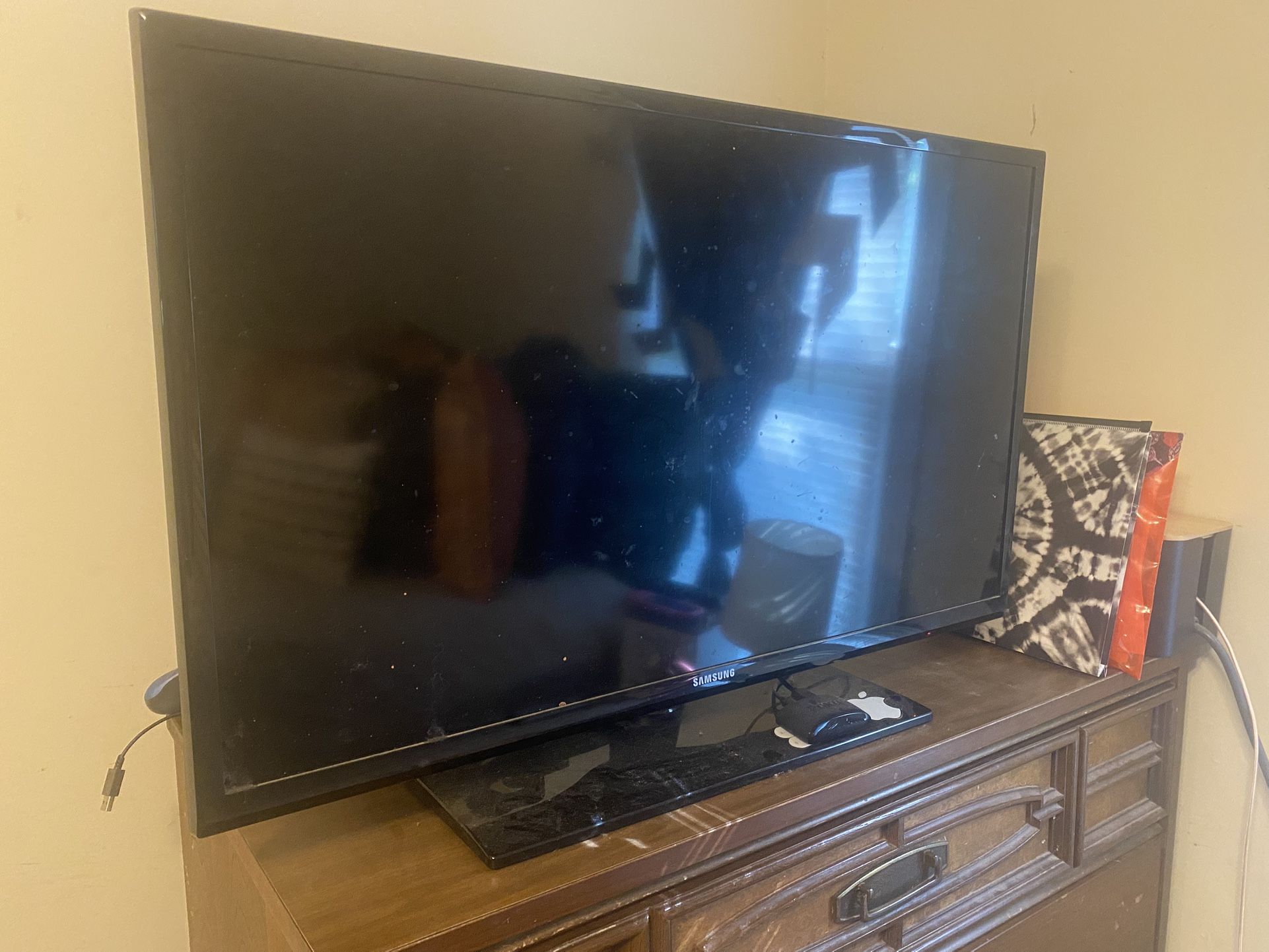 28” Tv with Roku Box
