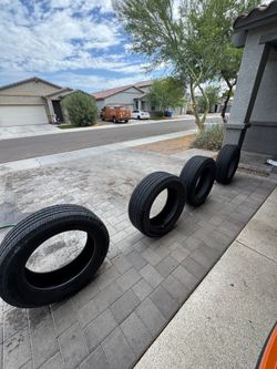 Full set of 275/55/R20’s tires