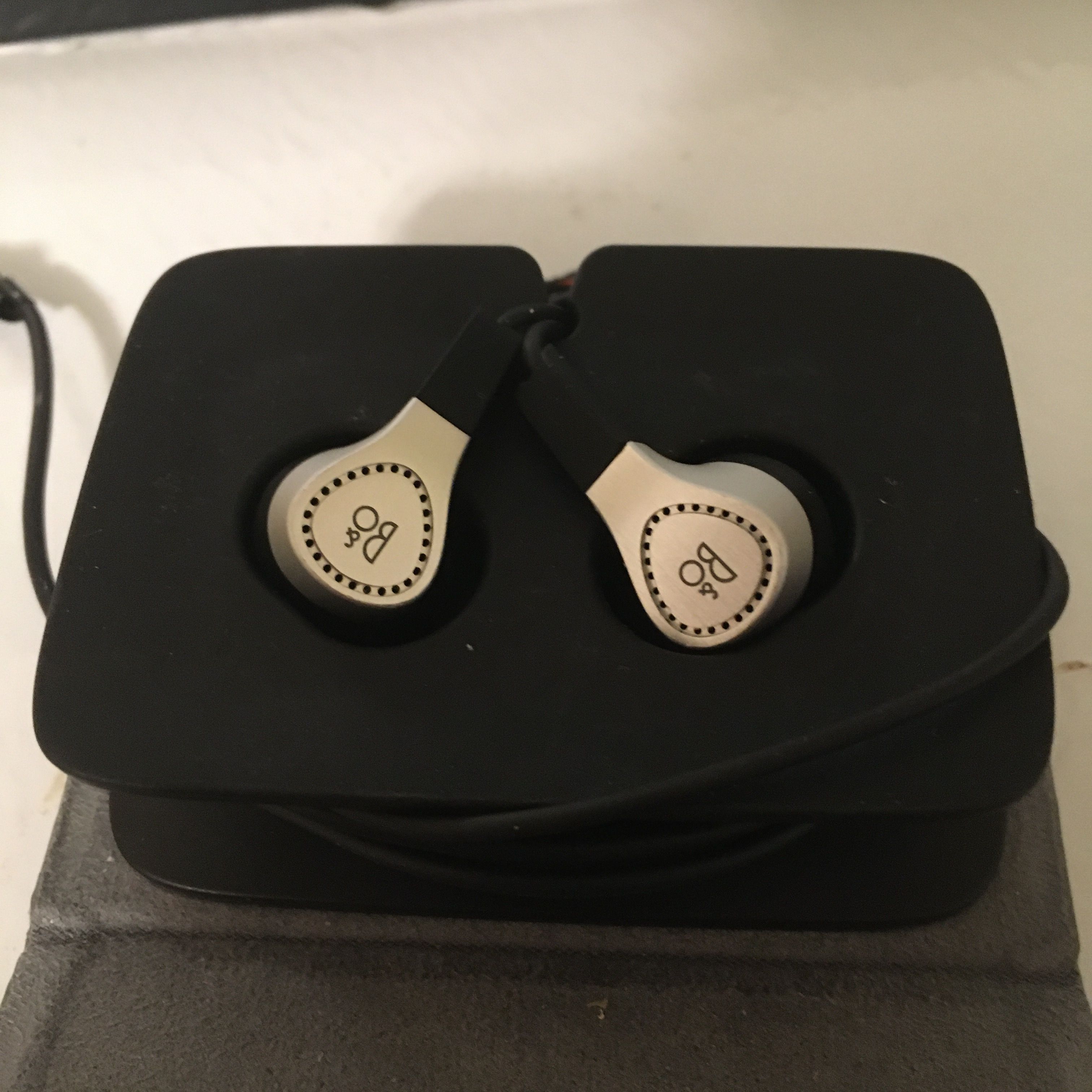 Bang & Olufsen Earbuds / Headphones