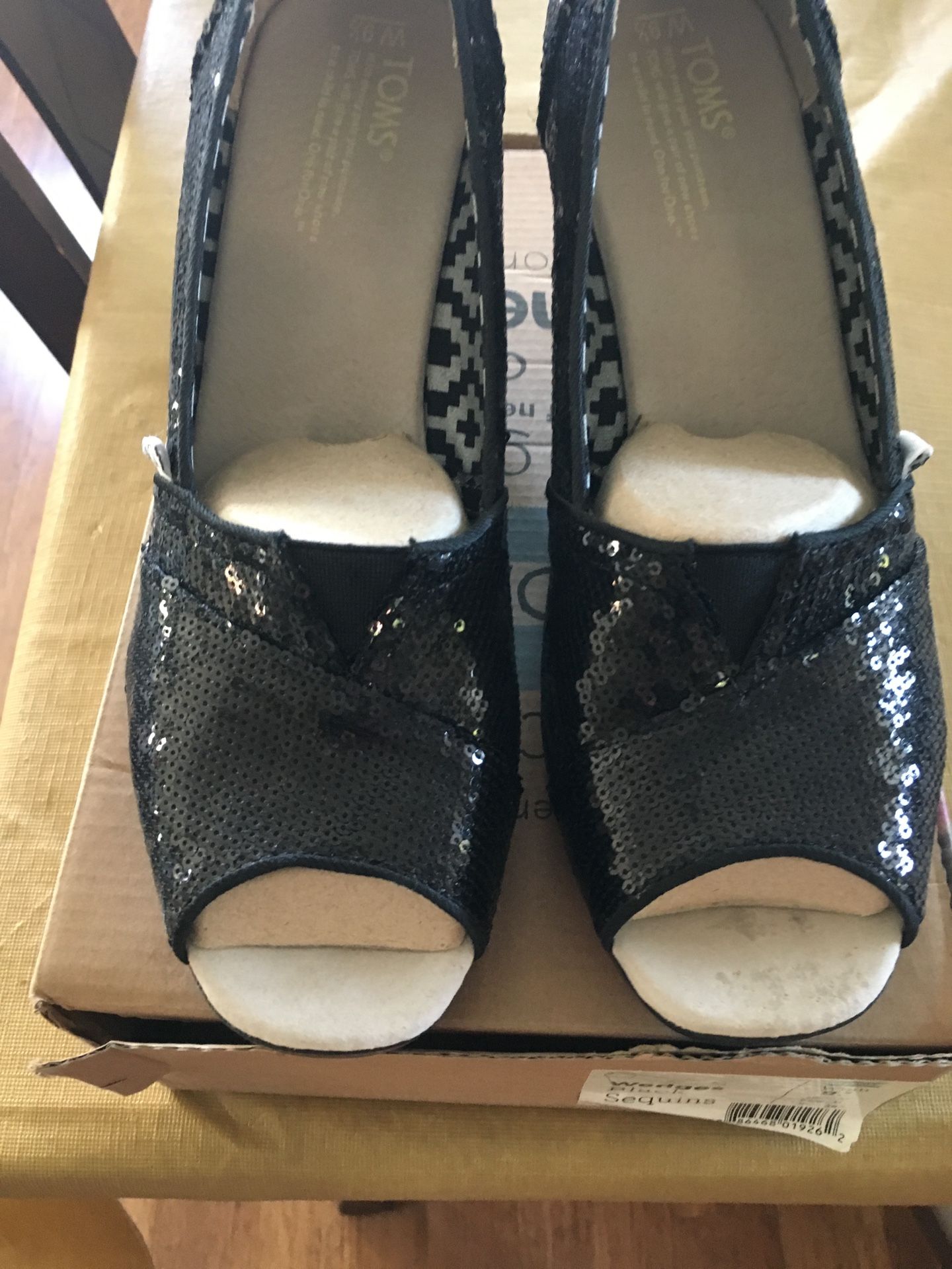 Tom’s Wedges Black Sequins 9.5