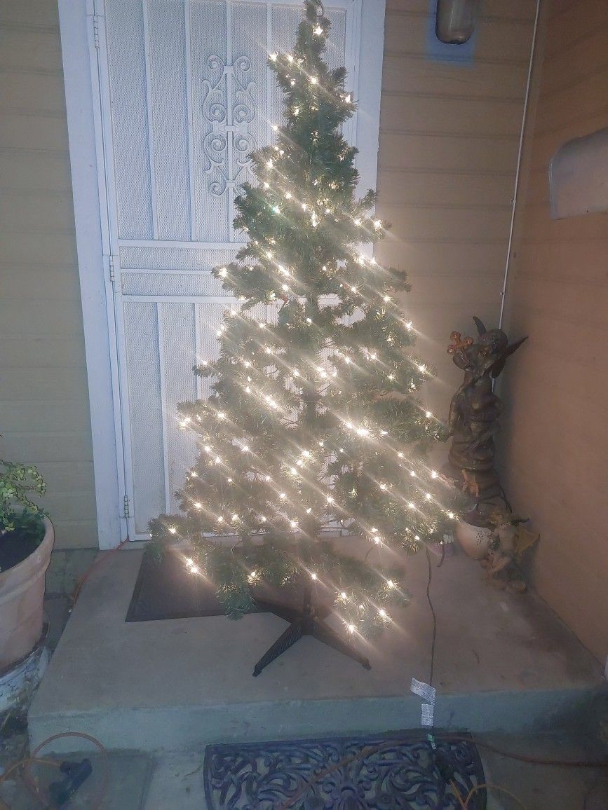 Christmas Light 6 Ft Tall Pre Light Works