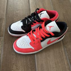 Women’s Jordan 1 Low 6.5Y (Size 8 Women’s)
