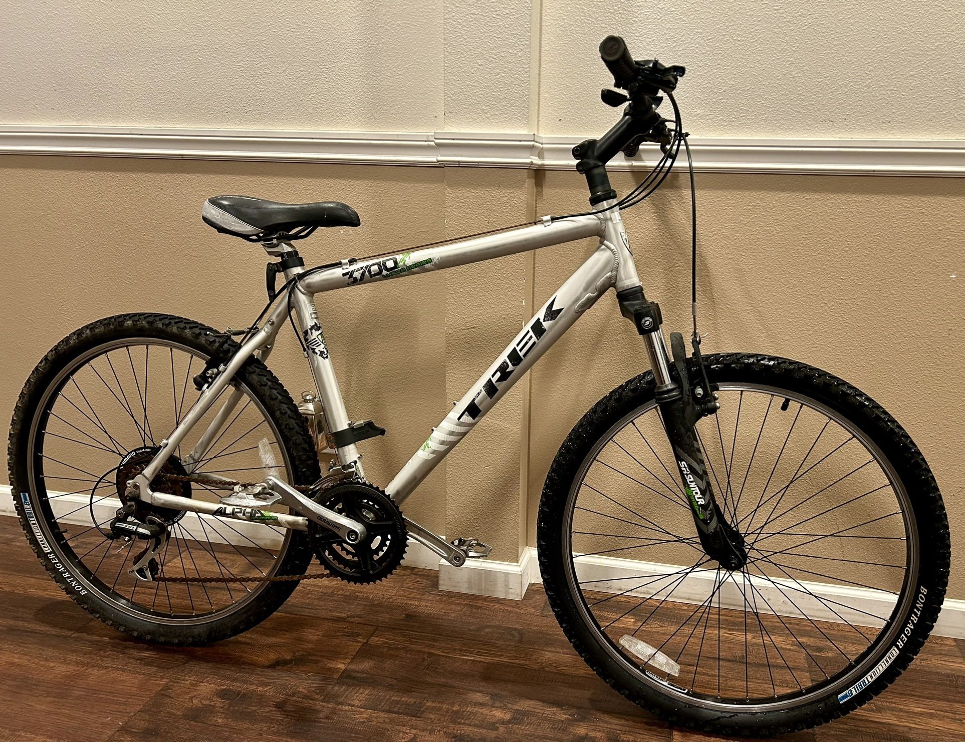 TREK 3700 Three Series, 26 In, 21 Spd Shimano, 19.5 In. Frame, A-1 Condition