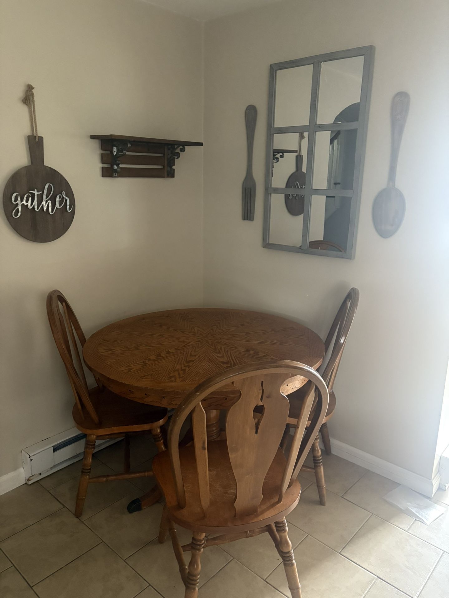 Round Dining Table With Chairs