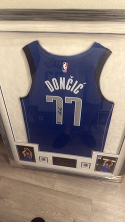 Doncic auto with authenticity
