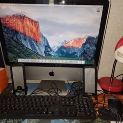 Mac Computer With Accessories 