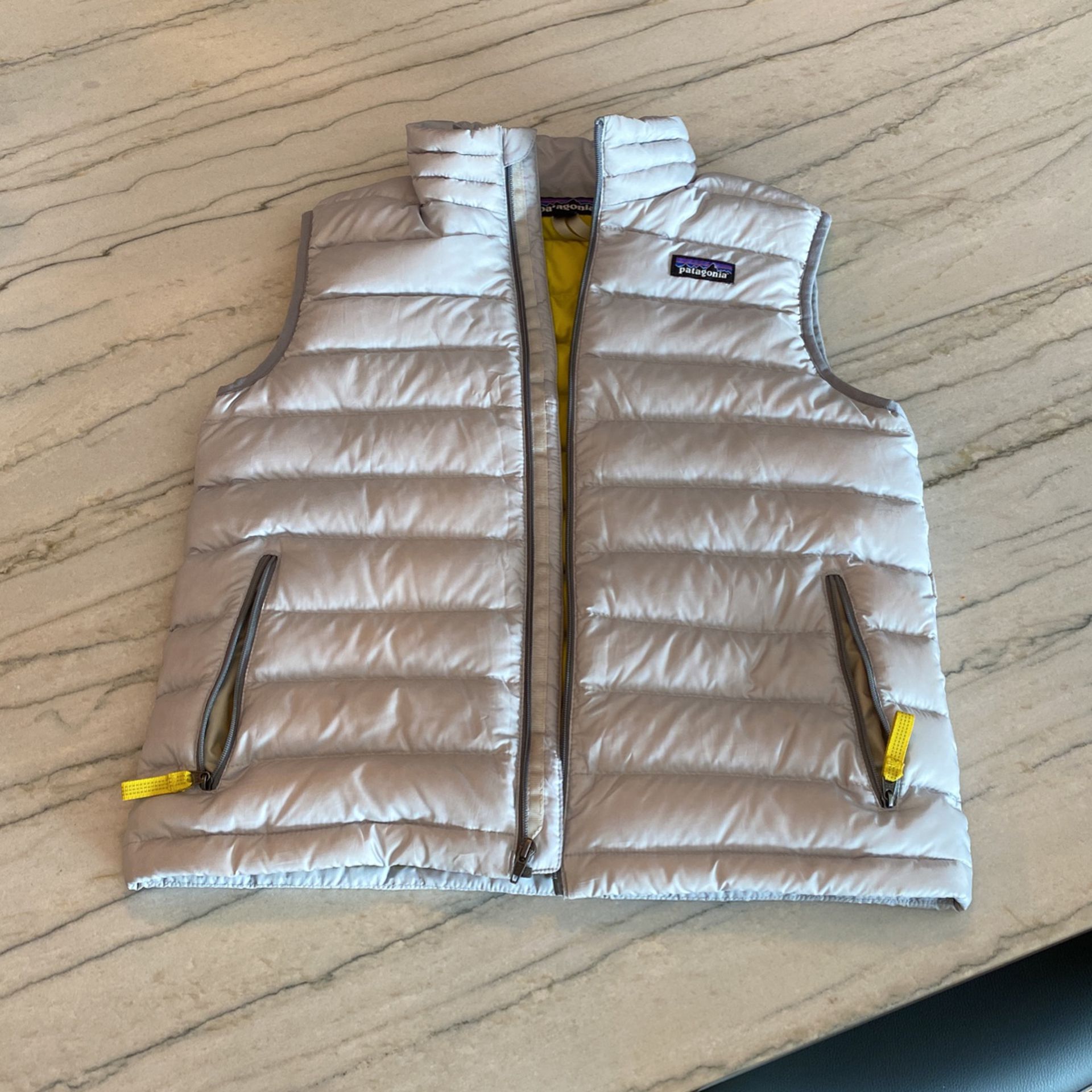Patagonia Boys Large down sweater vest
