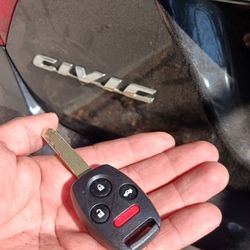 Car Keys And Remotes  / Llaves De Carro Y Controlles 