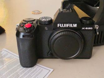 Fuji x-s20 camera body only