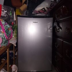 Whirlpool Mini Refrigerator 